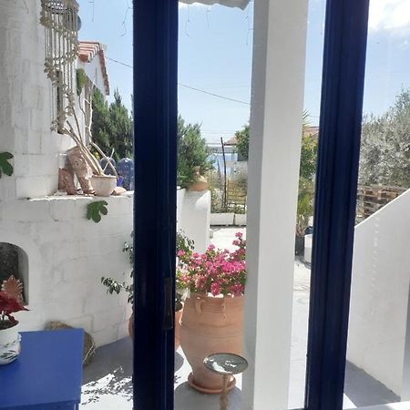 Klein huisje Poros Town Exterior foto