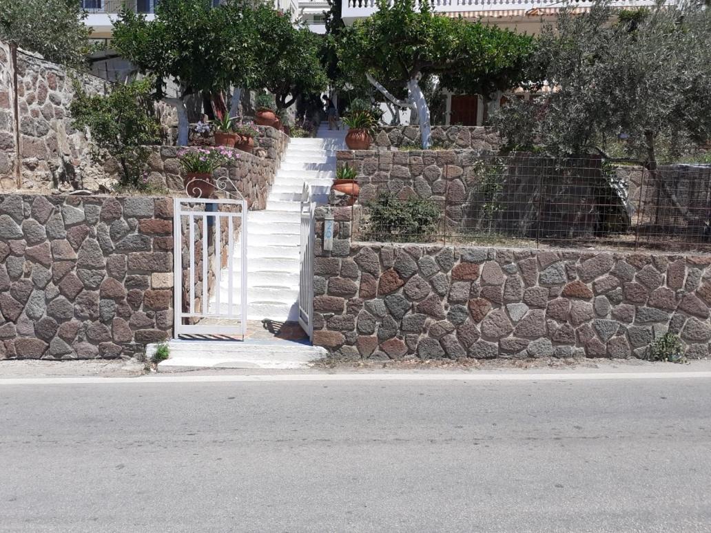 Klein huisje Poros Town Exterior foto